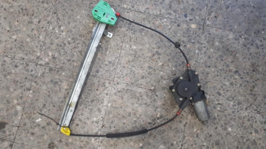 0130821883 mechanizm szyby prawy przod ford ka I