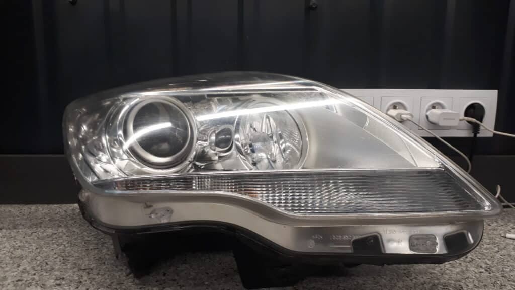 A2518203661 Reflektor prawy Mercedes W251 lift