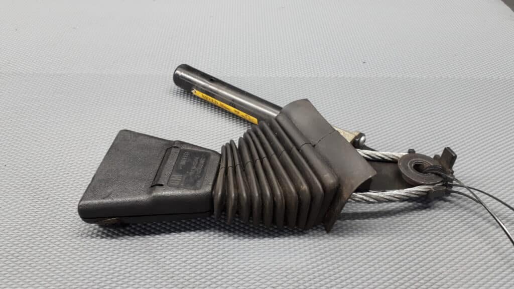 91162004 napinacz pasa prawy przód opel omega b