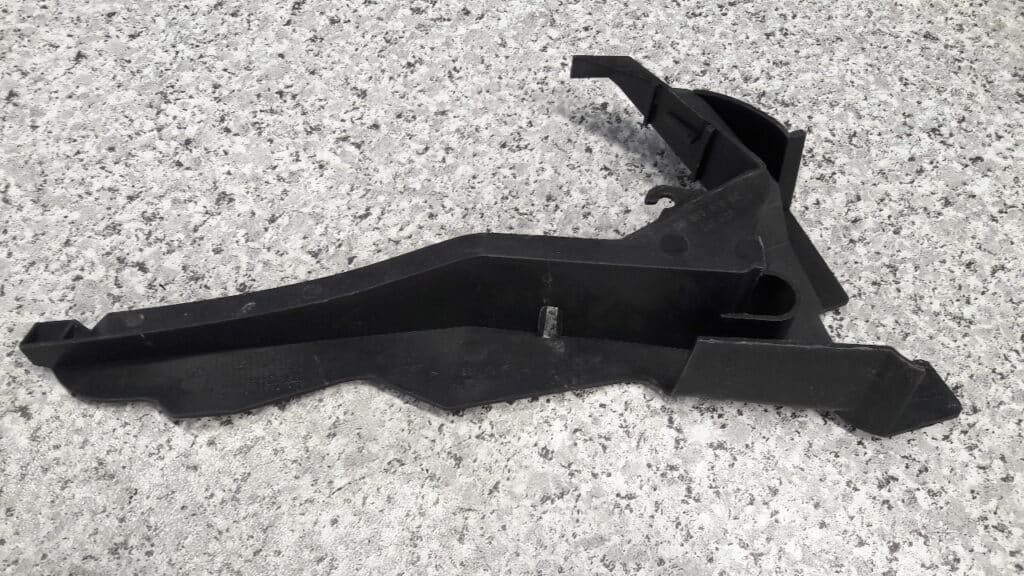 9633537880 mocowanie tapicerki przod peugeot 607