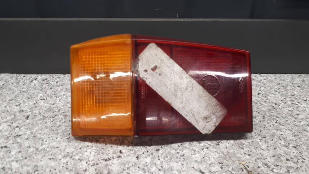 77fg13a603aa lampa lewy tył  Ford Fiesta I
