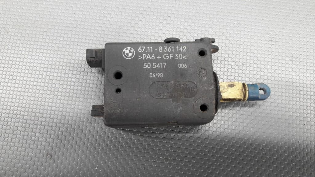 8361142 silniczek klapy BMW E36 kombi