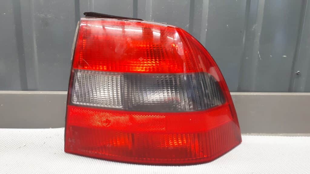 37360748 Lampa tylna prawa OPEL VECTRA B SEDAN