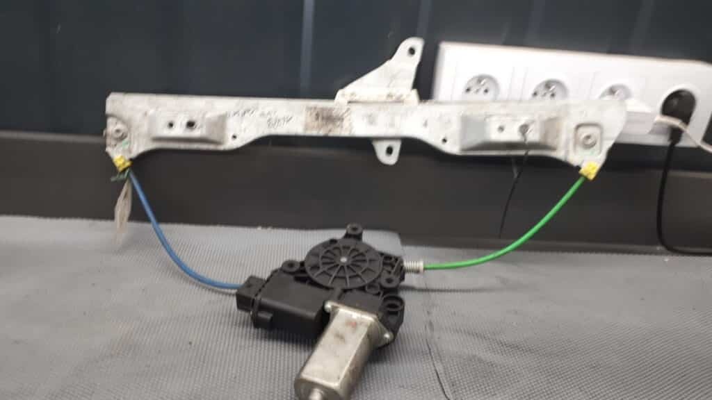 541613212 mechanizm szyby lewy przod Opel Corsa D 5d 08r