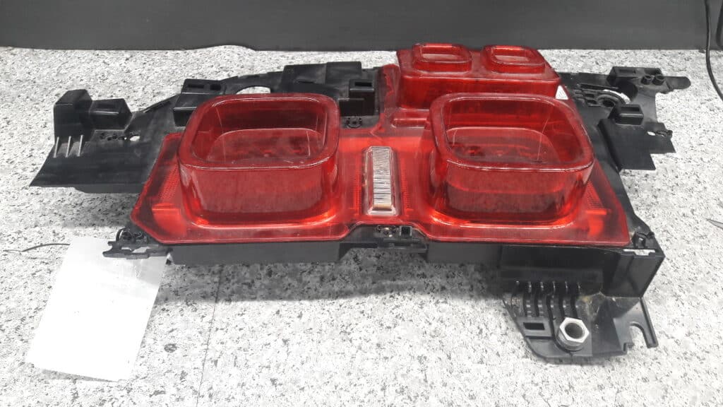 L8B2-13404-AE Obudowa lampy prawy tyl Land Rover Defender 20r
