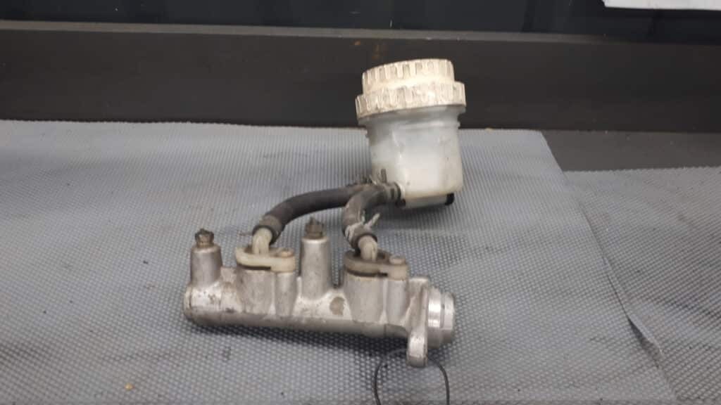 Pompa hamulcowa Mitsubishi Galant 96r 2.0