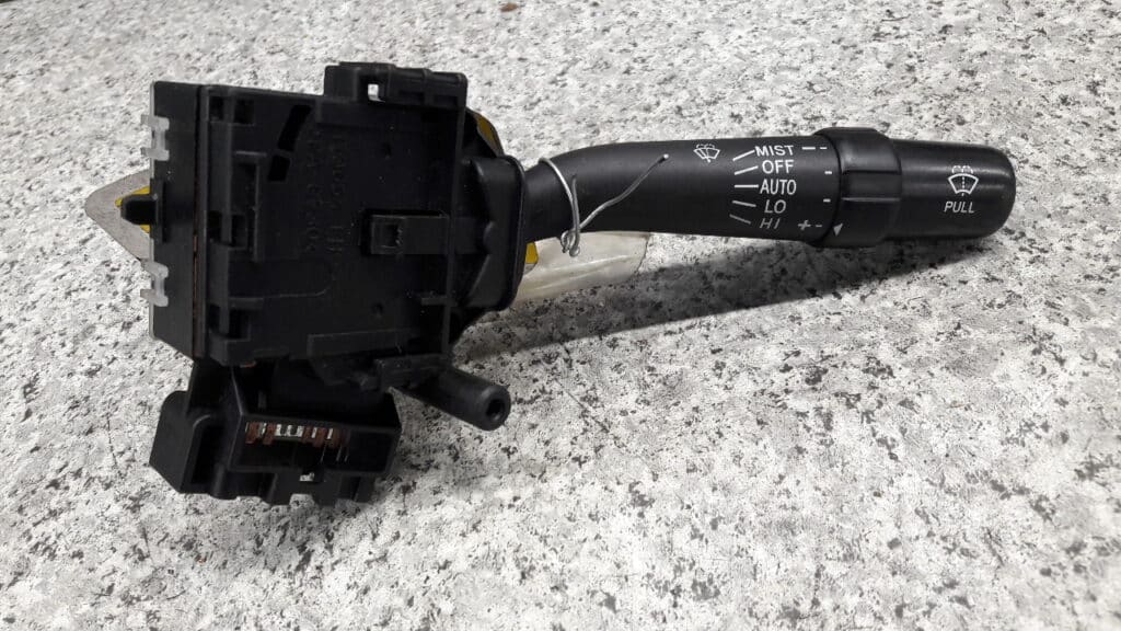 8465205160 przelacznik zespolony toyota avensis