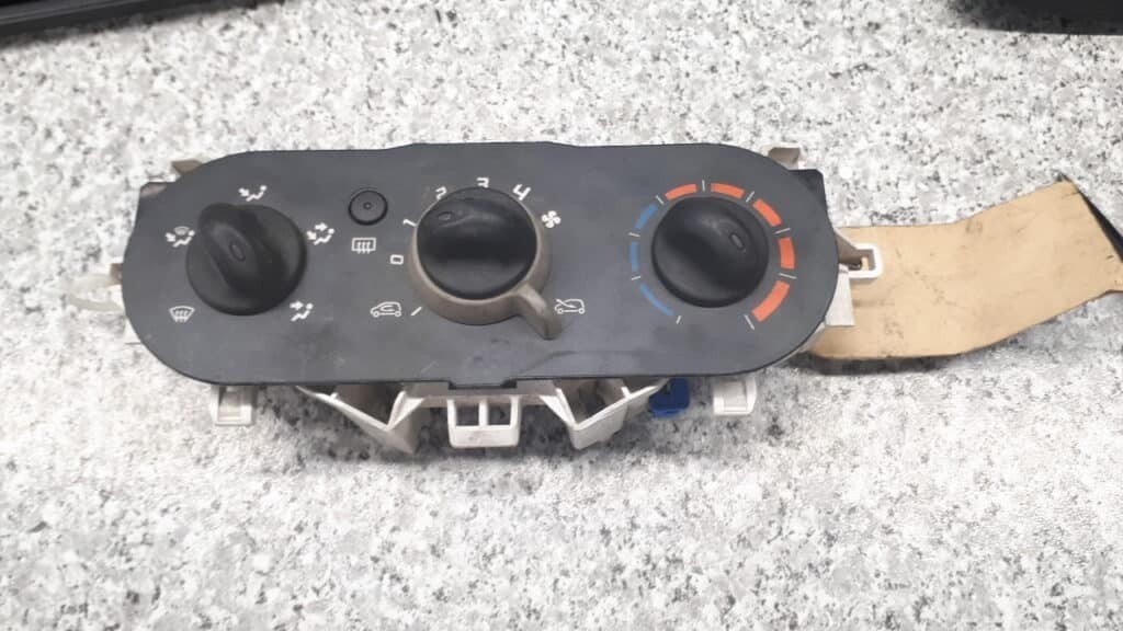 0991282C 69837002 Panel nawiewu renault  twingo II