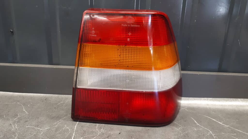 133762 lampa prawy tył Saab 9000