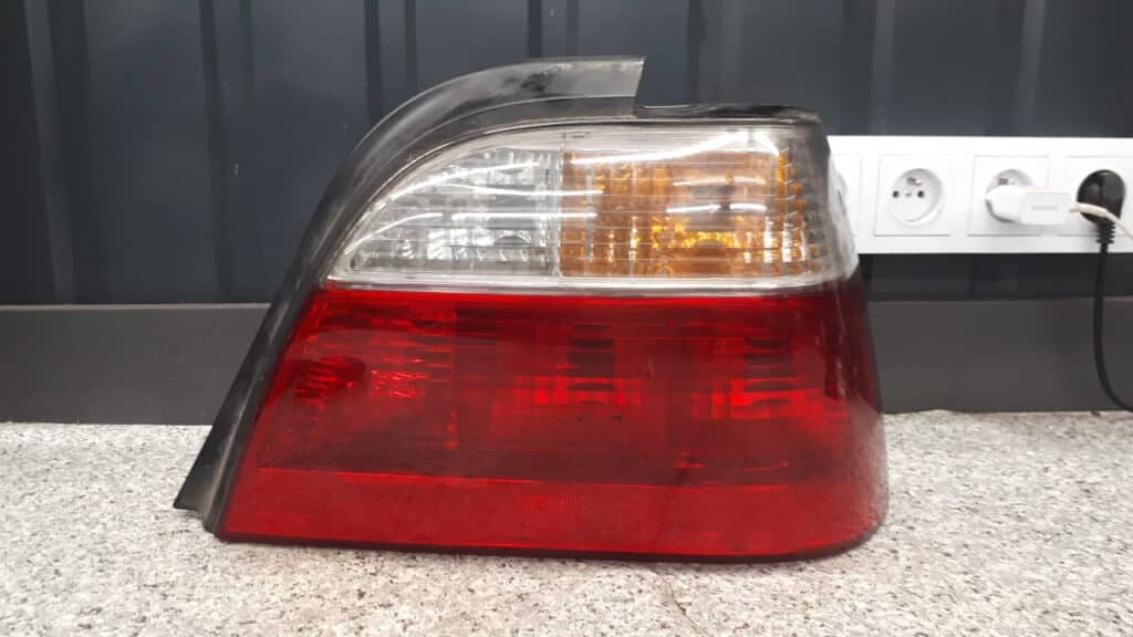 0311-000616 lampa prawy tyl Daewoo Nexia sedan