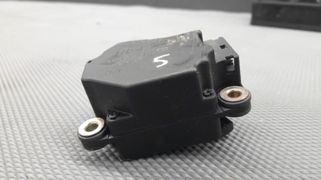 74933D Silniczek nagrzewniczy volvo s60