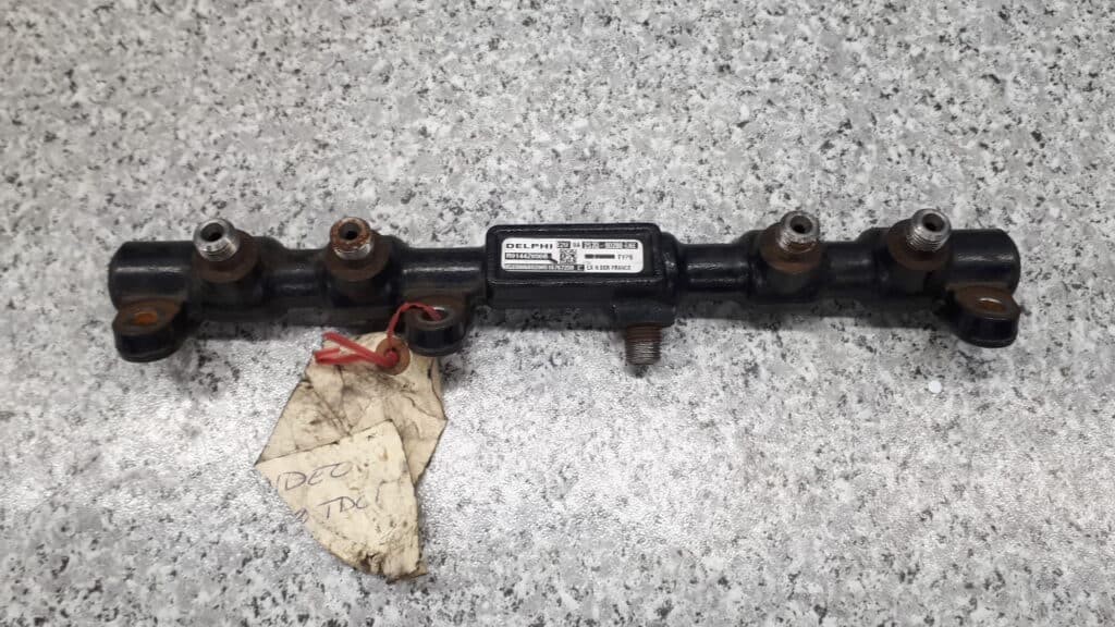 2S7Q9D280AE  listwa wtryskowa mondeo mk3 2.0