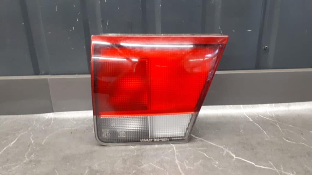 043-1397r Lampa prawy tyl mazda 626 sedan