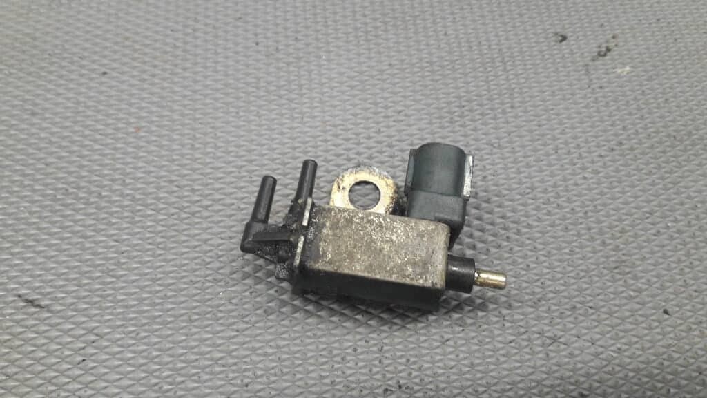 zawor podcisnienia TOYOTA CARINA V 2,0 97R
