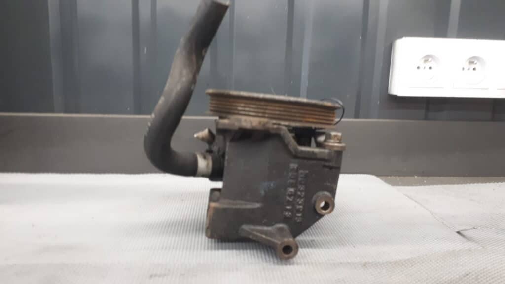 md323913 pompa wspomagania Mitsubishi Colt 1.3