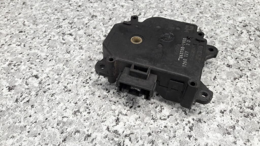063700-7900 silniczek nagrzewnicy toyota yaris