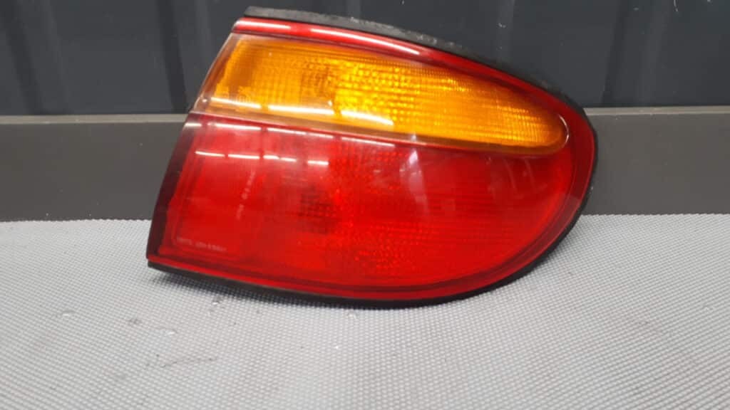 220-61693 lampa tylna prawa mazda 9 xedos