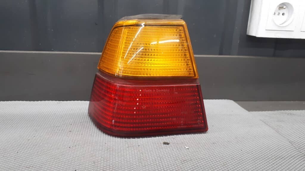 321945111t lampa lewy tyl vw Passat b2 85r