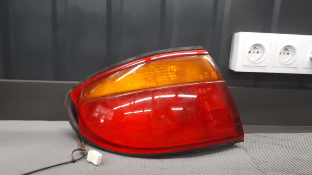 220-61693L lampa lewy tyl mazda xedos 9