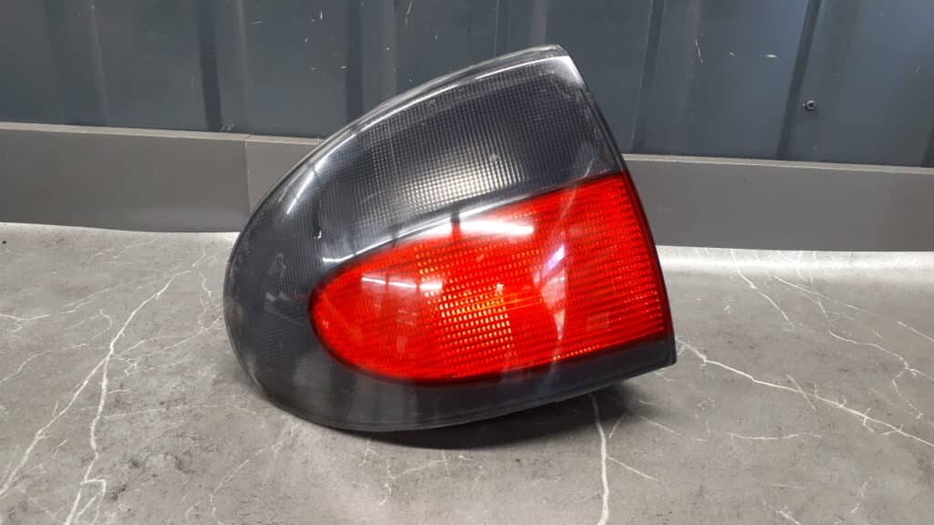 Lampa lewy tyl renault megane I sedan