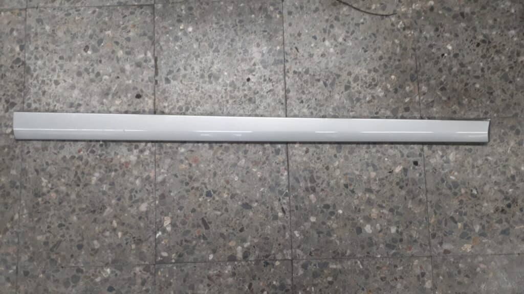 a2036902162 listwa drzwi lewy przod mercedes w203