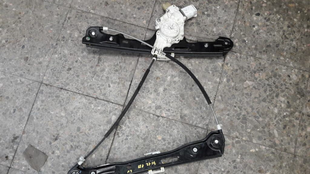 0130822226 mechanizm szyby lewy przod bmw e90 e91
