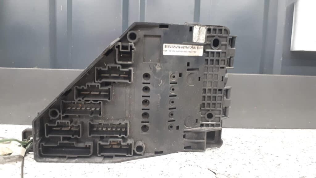 yqe103720 Skrzynka Bezpieczników Rover 25 I