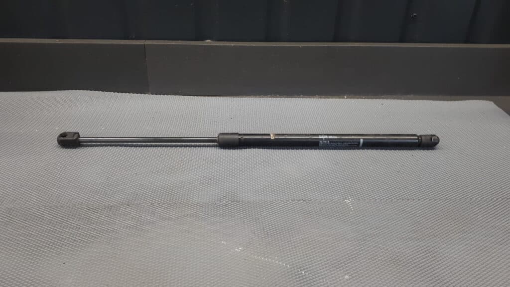 81860-51K00 siłownik klapy lewy opel agila