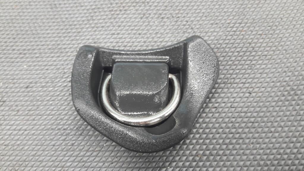 A2038680148 Ucho mocujące tylne lewe czarne MERCEDES W203