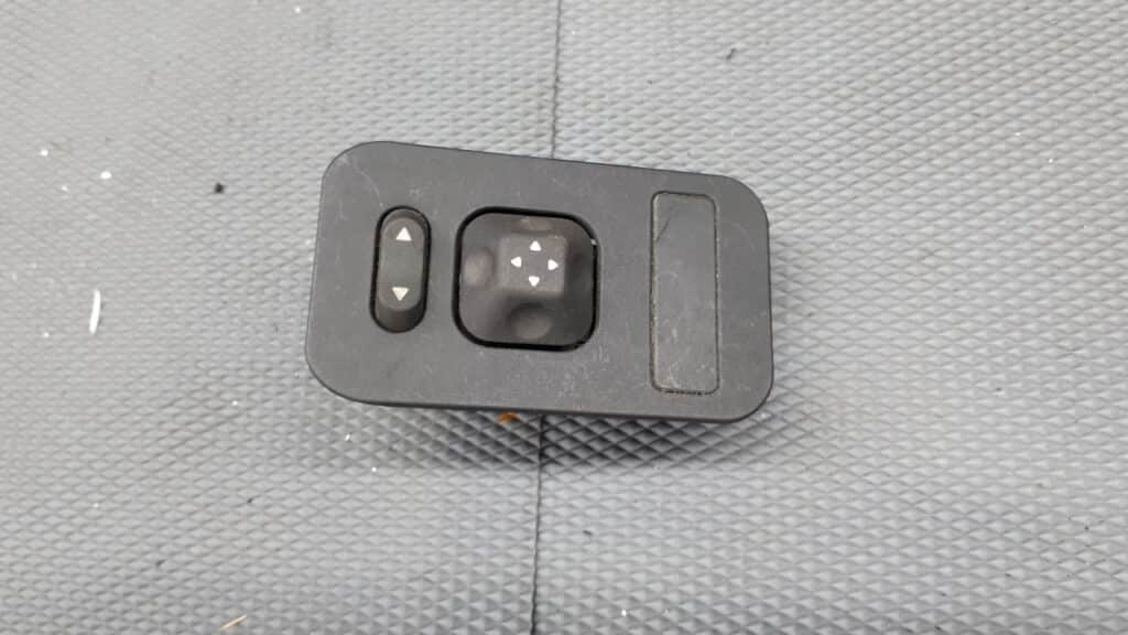 153047000 panel sterowania lusterek alfa romeo 146