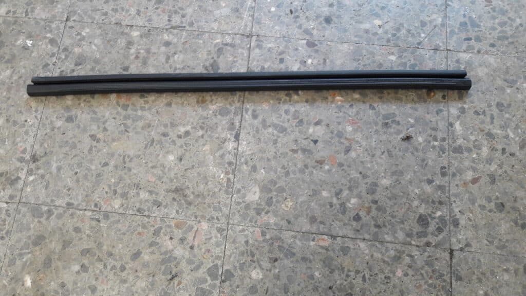 listwa zgarniajaca lewy tyl mercedes w169 2.0cdi