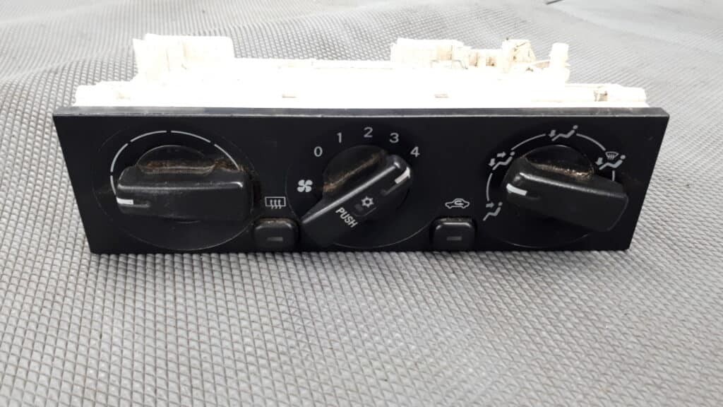 e32pb393 panel nawiewu mitsubishi space wagon