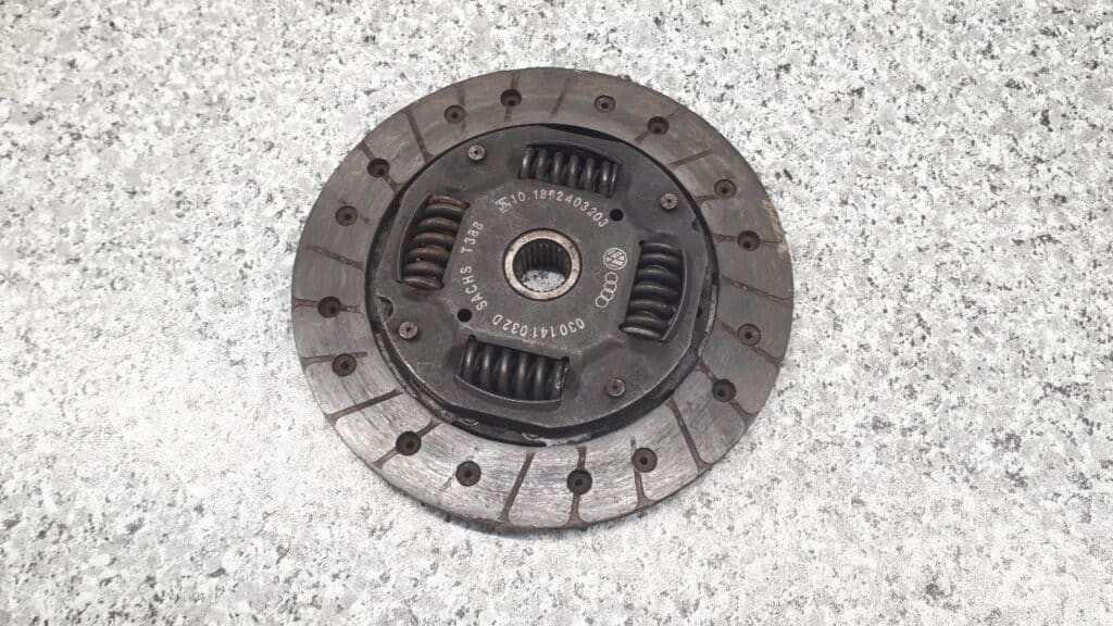030141032D tarcza sprzeglo vw audi seat 1.4 16v