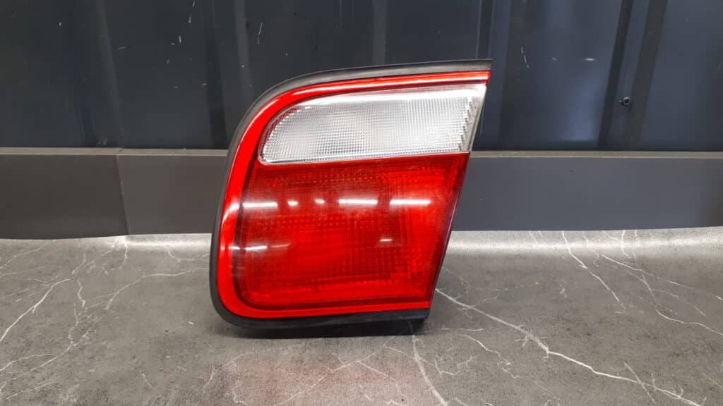 226-61693 lampa prawy tyl mazda xedos 9