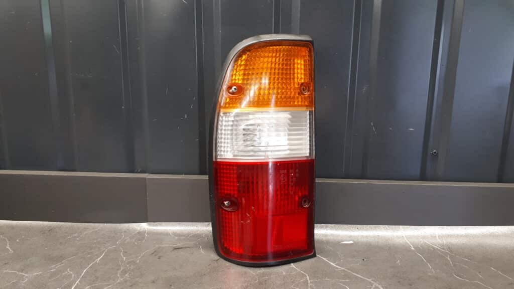 Lampa tylna lewa mazda b-series pickup stanley 04r