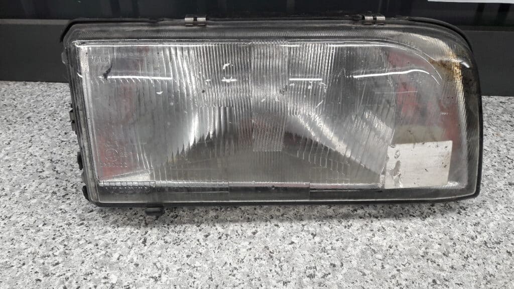 reflektor prawy volvo 850 90r valeo