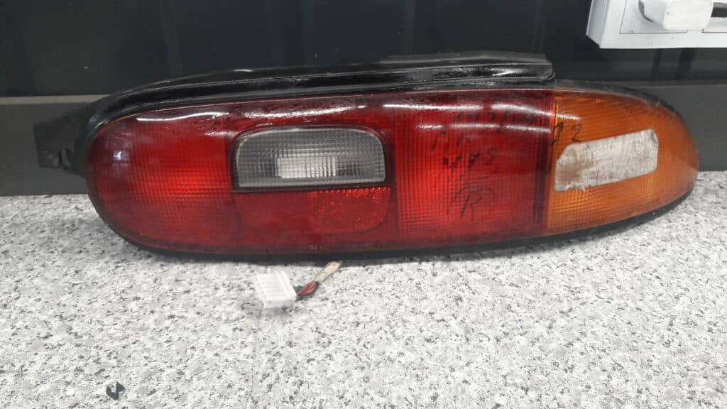 220-61376 lampa prawa mazda mx3 98r