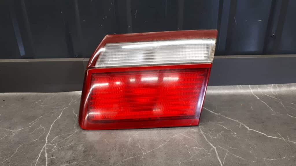 226-61827 lampa prawy tyl mazda 626 98r europa