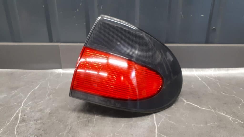 Lampa prawy tyl renault megane I sedan