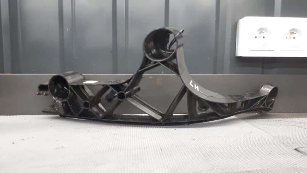 a1728850565 slizg zderzaka lewy tyl Mercedes w172