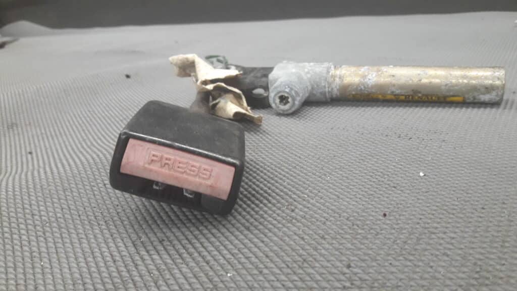 7700840664E Napinacz pasa pawy pzod megane