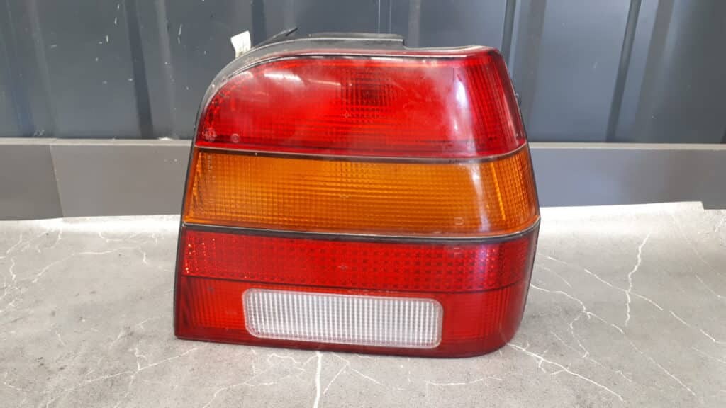 871945112c lampa prawa tylna vw polo III coupe 91r