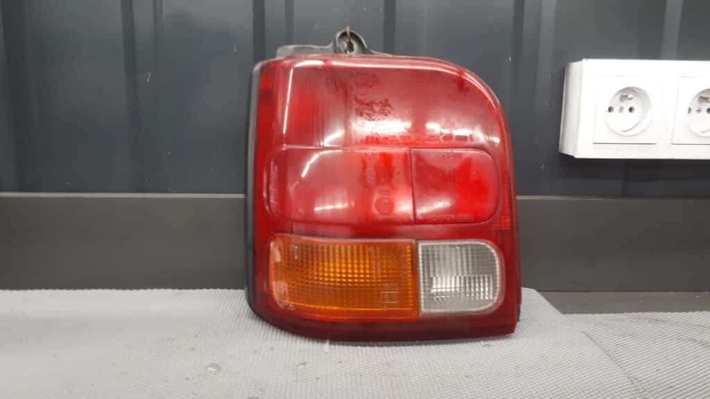 lampa lewa tyl daihatsu cuore 91r