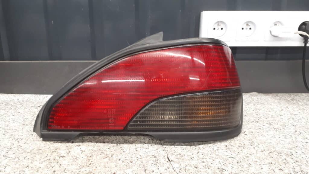 Lampa prawy tyl peugeot 306 sedan