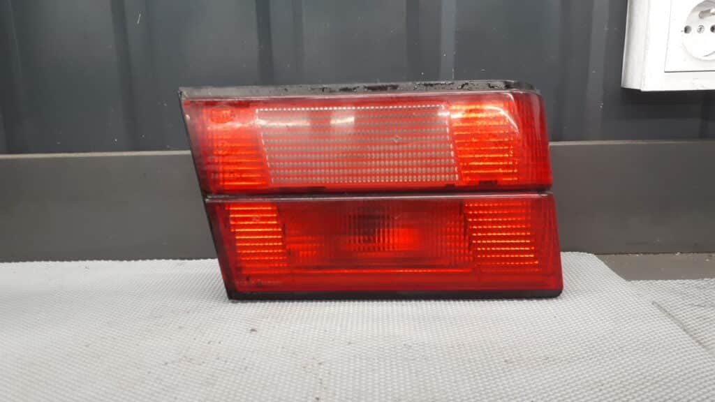 8769r23 lampa lewy tyl  bmw e34 Hella