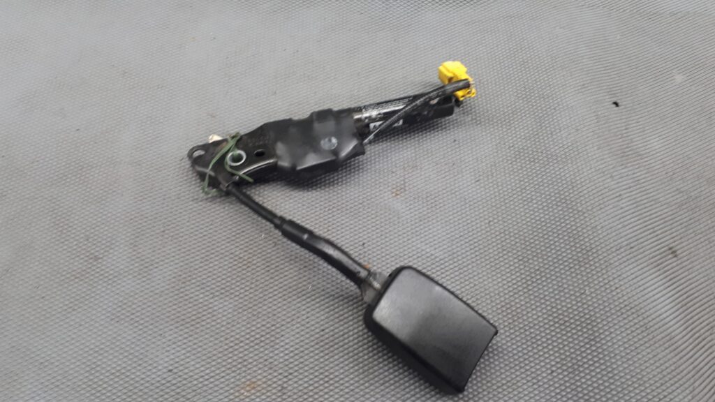 97BBF61208AC napinacz pasa prawy przód MONDEO MK2