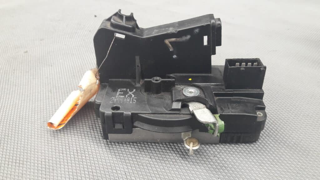 24444015 zamek drzwi lewy przod opel zafira 8pin