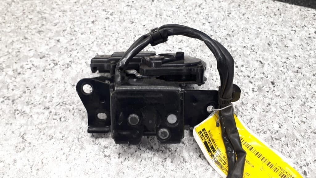 zamek bagaznika lexus ct200h 11r