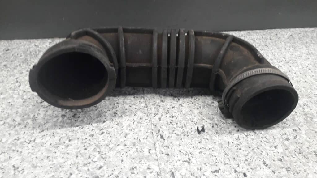 6001040486 rura dolot powietrza trafic 47kw 96r