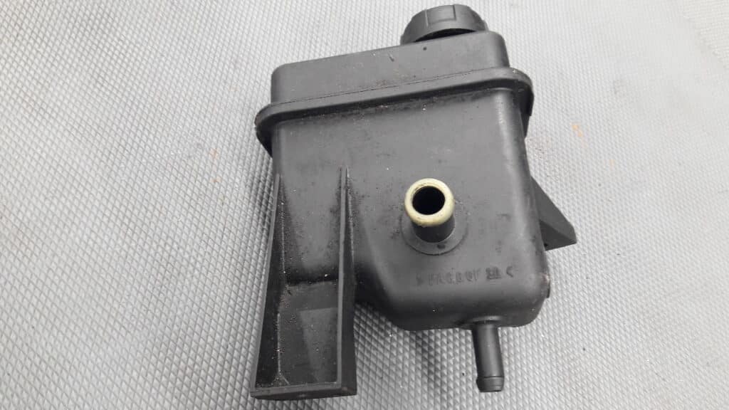 zbiornik wspomagania -c arisma II 1.8 gdi 001